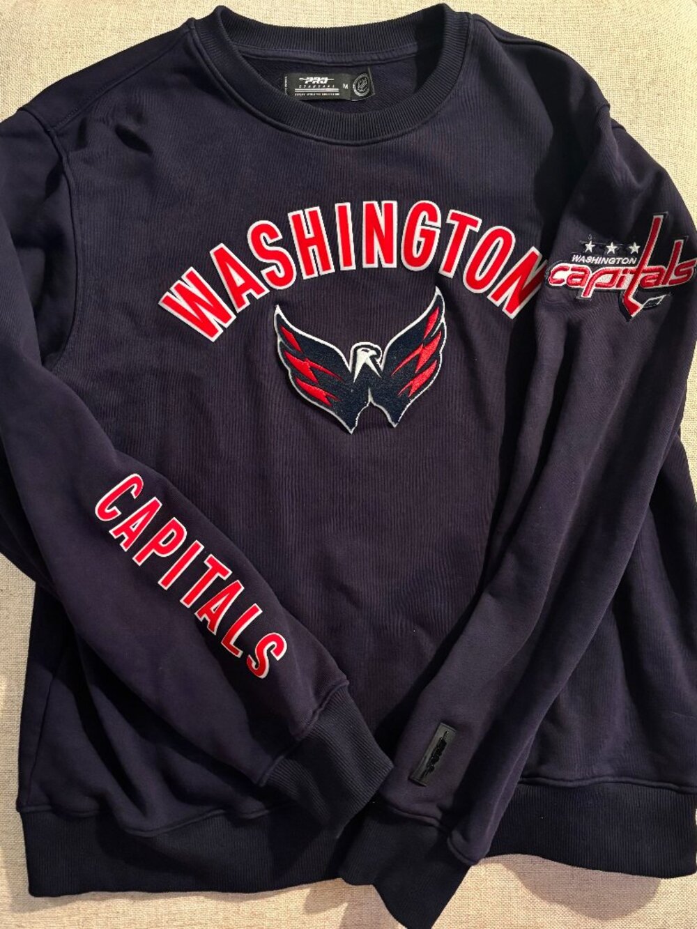 Washington Capitals Crewneck Sweatshirt, Embroidered - Size Medium